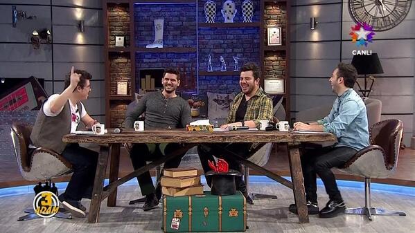 #3Adam'ın yakışıklı konuğu <a href="/TSayisman/">Tolgahan Sayışman</a> program nedeniyle dayısının nişanına katılamadı ama... goo.gl/t1zxBb