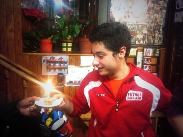 casamaragato's tweet photo. Cumpleaños de @david9hullera Felicidades!! http://t.co/1coZp7TgFq