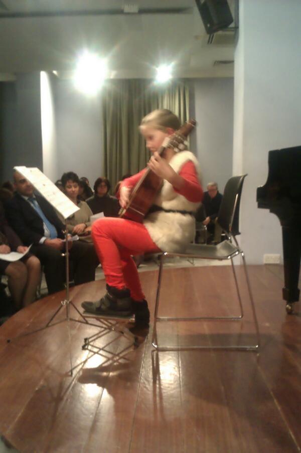 EijaCraven's tweet photo. Ella performing http://t.co/TfoJet7Zki