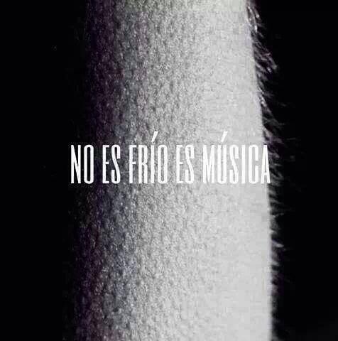 MejoresTwits's tweet photo. No es frío, simplemente es música. http://t.co/IiYxwpywM5