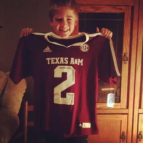 kyle_darden's tweet photo. @JManziel2  Can we get a RT for an early #Christmas present. My nephew Ty is a big #johnnyfootball fan. #onemoreyear http://t.co/lQoUf0BcF0
