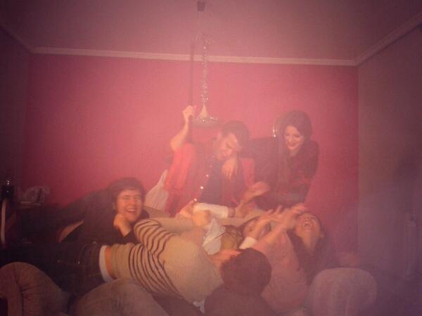 Ruben_Luis_'s tweet photo. "@crismigueliz: "@silviaswin: ¿Qué pasa? @marinamaus @tomygd89 @crismigueliz @JorgeVeroo @Ruben_Luis_ http://t.co/4UWC3eeAYc""