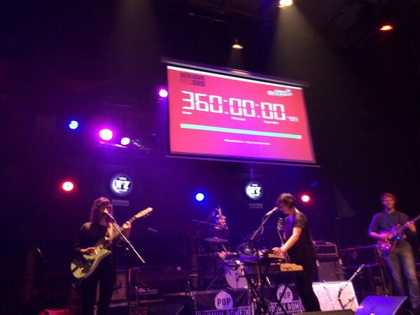 podiumasteriks's tweet photo. Waat! We zijn er bijna!! Kom ook feestvieren en het record binnenhalen vanavond om 23.59 uur! http://t.co/L8oxvJvy1l