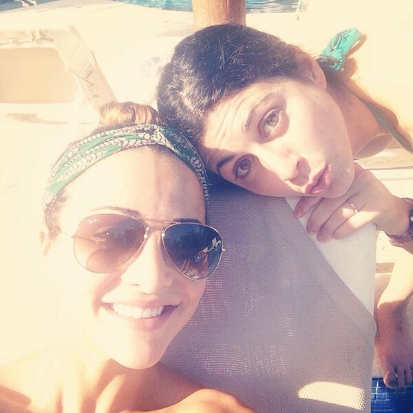 AndiDorfman's tweet photo. Poolside.... #XmasinMexico #shishy http://t.co/mHlqOidBUG