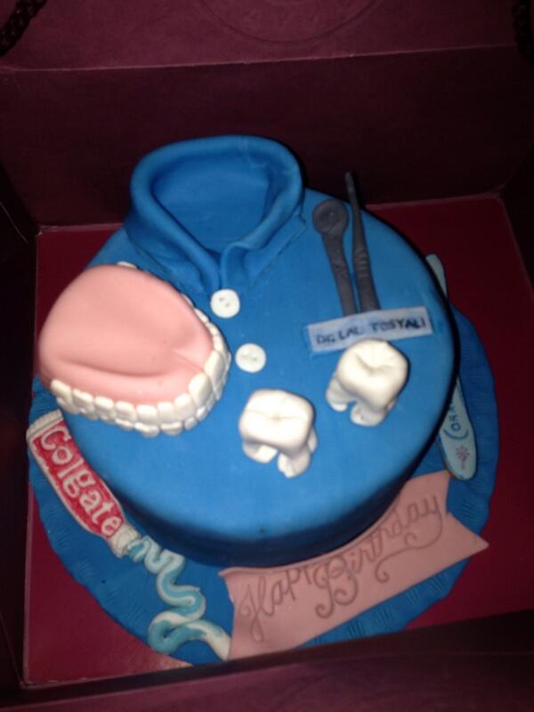 yildizmistik's tweet photo. Lalisimizin pastasi🎁🎂 http://t.co/ilV7uj58DS