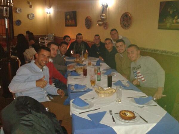 Eugenio_lb14's tweet photo. Buena cena con estos!! http://t.co/g8d9L8BgP4