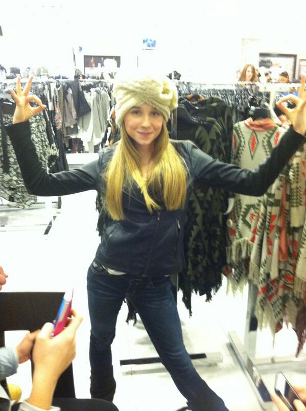 lyssloz15's tweet image. Muhammad spotted in the new york city macy's #cynthia #cooldancer