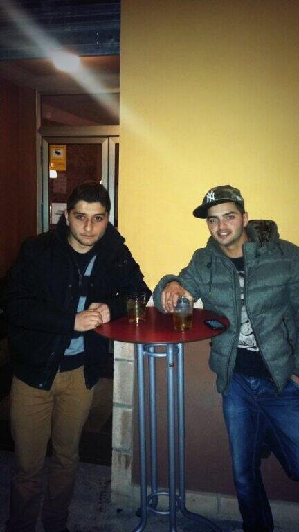 Edvardaleksany1's tweet photo. Con mis hermanos en @Cantera_gerena http://t.co/p4sVnRmS5Q