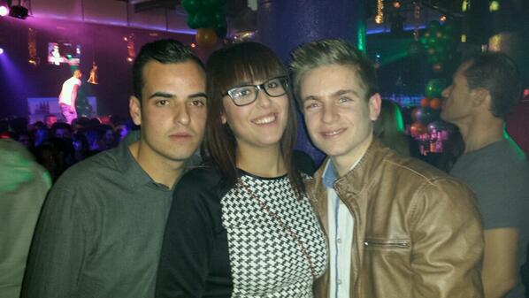 javilr15's tweet photo. Siempre es bueno rodearse de buenas personas, los quiero muchisimo y mas! @joseonio  @piliferjim http://t.co/sgqvnawrke