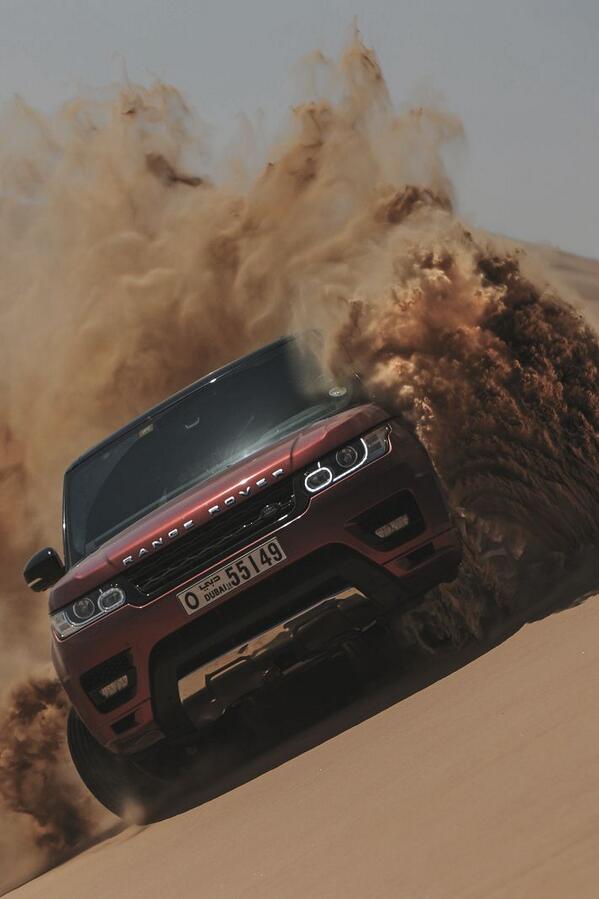 ReaIlyNiceCars's tweet photo. Range Rover in the desert http://t.co/3cNI6opYmN