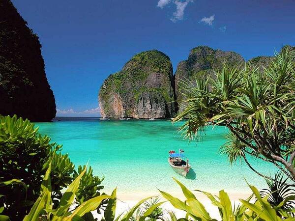 Happy St Thomas Day from your friends in #SãoTomé &amp; Príncipe. On this day in 1470 Portuguese explorers discovered us!