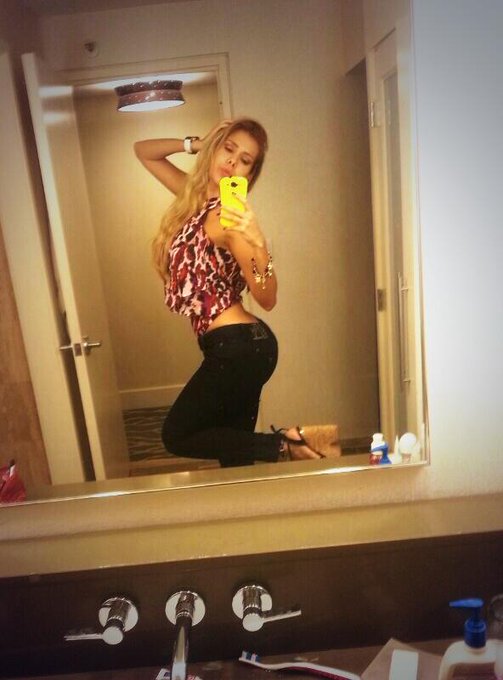 Mis amores ya lista para recibir el #EspirituDeLaNavidad voy de salida... Los quiero! http://t.co/ul<a href="/tag/espiritudelanavidad"class="tags">#EspirituDeLaNavidad</a>