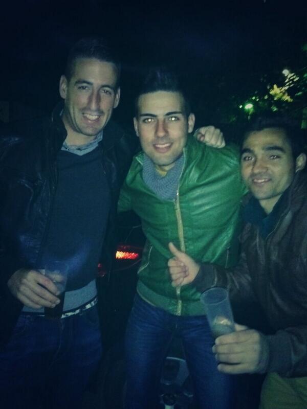 LoloDiaz22's tweet photo. Botellones!! Con @franxumaki @mingillo http://t.co/iWK8vO0FCr