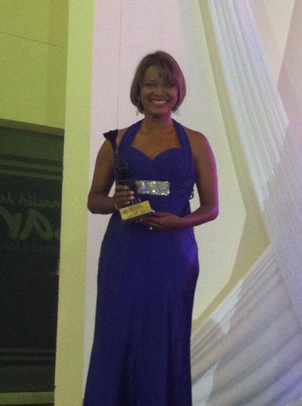 ¡Qué hermosa luce nuestra colega periodista @YanitzaFontalvo en la noche de los mejores del <a href="/cpvalledupar/">CPV</a>!
