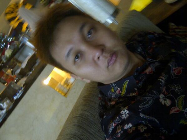 peterrave's tweet photo. At Soetta Airport: Garuda Indonesia Executive Lounge, waiting to board GA104 to Palembang http://t.co/lO4Whrt8gs