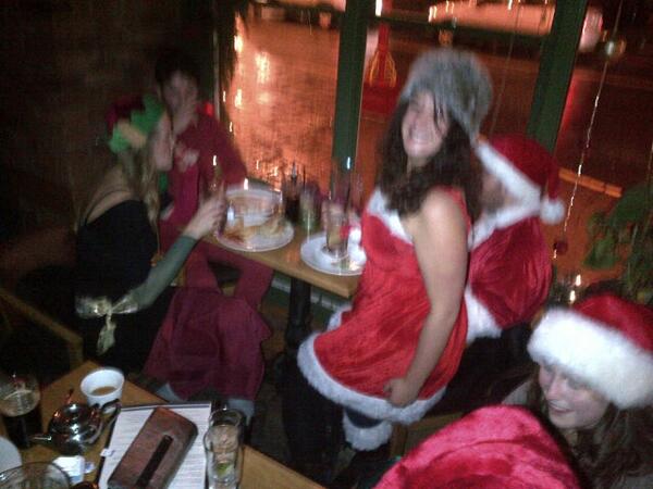 santarama's tweet photo. Going strong @swansvictoria http://t.co/WQQHOtdSRK