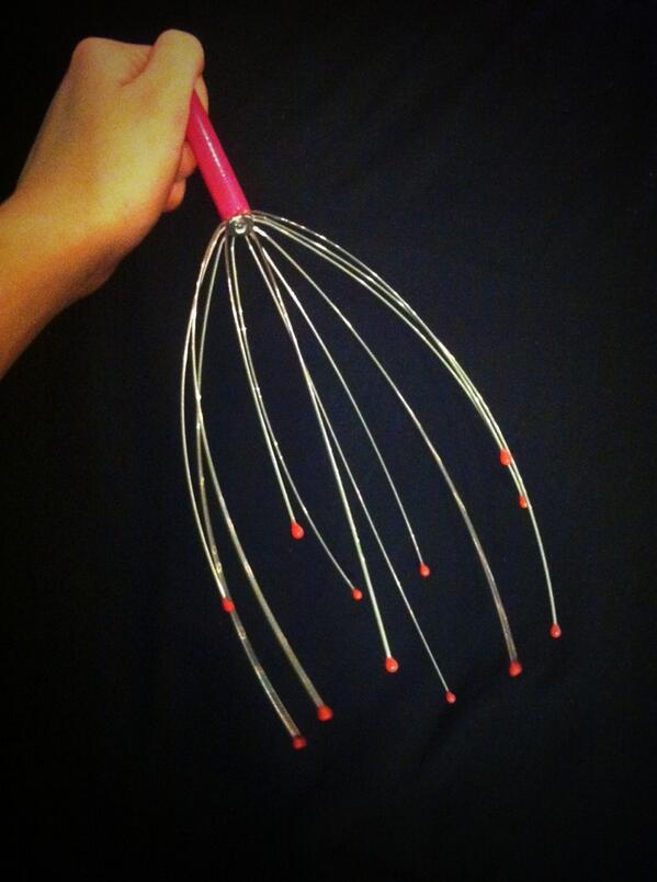 Whoever created this deserves a grammy.... #headMassager #ohmuhgawwwd  😎