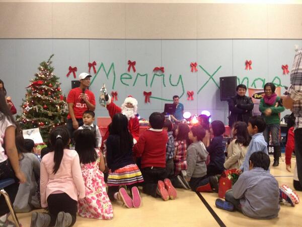 VTRamos's tweet image. Brown Santa, #FilipinoProblems