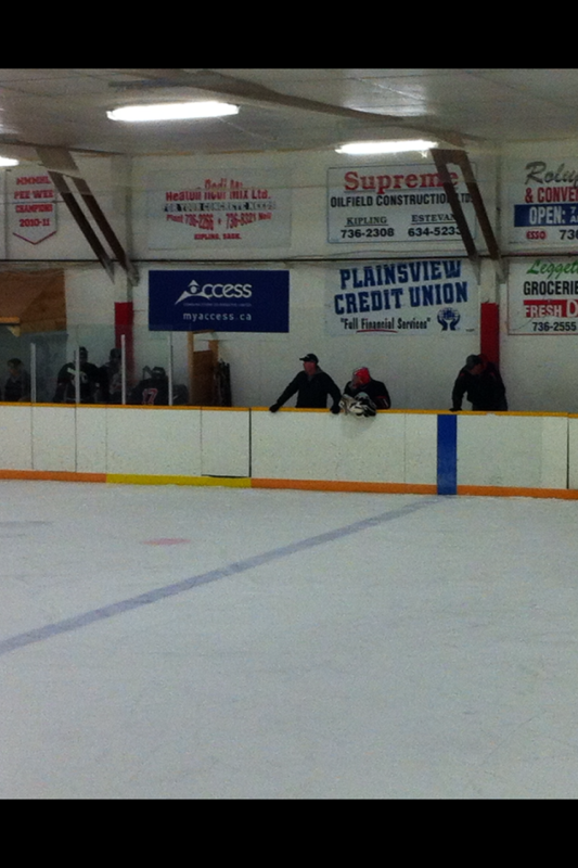 GFitz04's tweet photo. Soooo ya we had just enough players for a line brawl #whoneedsabench http://t.co/RRKqqnWddX