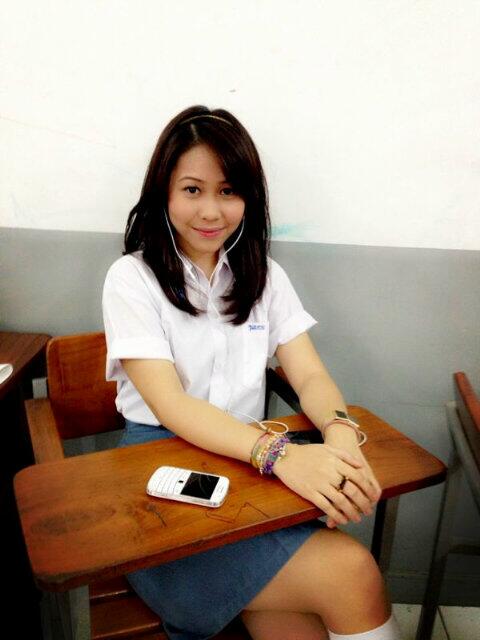 ClaraRethaNEW's tweet photo. Remember this picture? Ini wktu kak retha shooting 'Cintaku Di Ujung Rasa' :) http://t.co/moyk7Zl7iL
