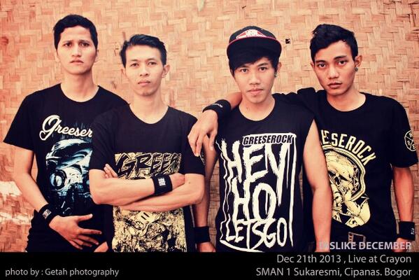 getahphotograph's tweet photo. @DislikeDecember wearing @GREESEPREMIUM at @CrayonSMANLA @_sman1sukaresmi , awesome tees product \m/ http://t.co/KX9Y1XNwyw