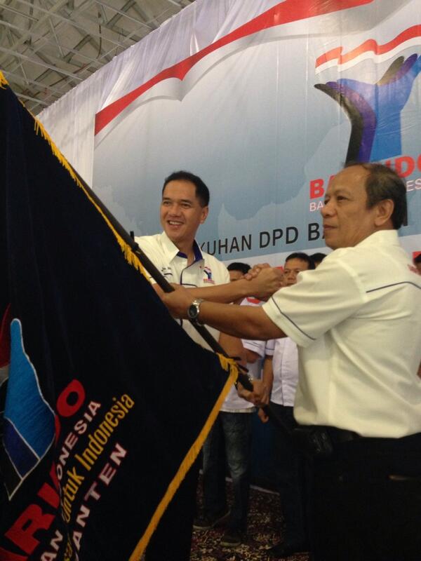 GWirjawan's tweet image. Baru saja mengukuhkan Sdr Erli John sebagai ketua DPD Barindo Banten. Selamat mengemban tugas !