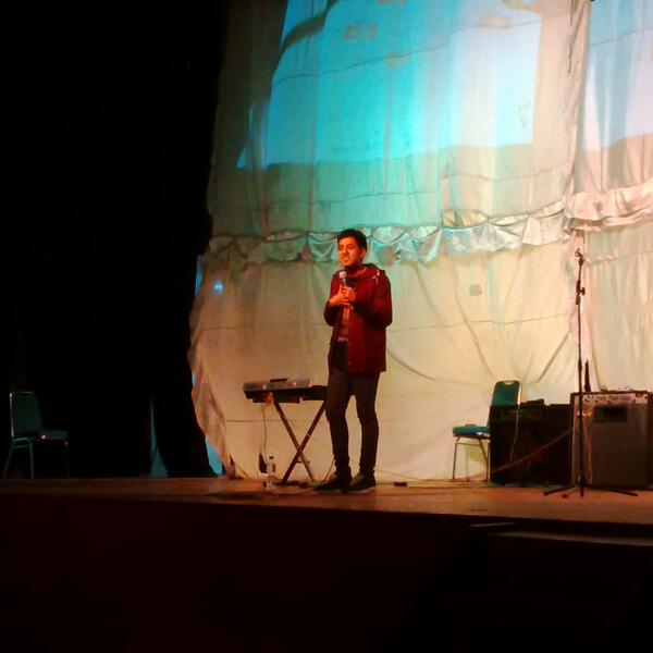 Nah sekarang <a href="/kemalpalevi/">Ahmad Kemal Palevi</a> perform di <a href="/kostafkums/">KOSTA FK UMS</a>. Perdana di Solo!