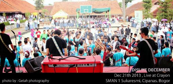 getahphotograph's tweet photo. @DislikeDecember  "Thanks a lot for @CrayonSMANLA @_sman1sukaresmi "  nice event!!! http://t.co/HW8EXqiiuM