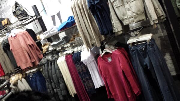 BenchMetro's tweet image. Guys we still have an amazing 50% off everything instore you will be crazy to miss out! Tees from £5! Jeans from £22!