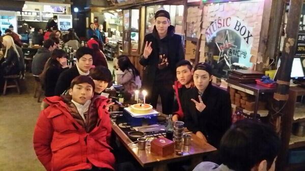 Seung__Su's tweet photo. “@ohss311: 오랜만에 동기들과 ~ ^^소소한 모임 http://t.co/ziNINotj8P”