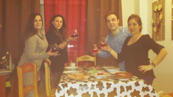 VeguisFPacho's tweet photo. Por vosotros. En sí, los mejores. @lauri_vk @SaraHReviejo @charlesyatusabe http://t.co/keffOHh2ni
