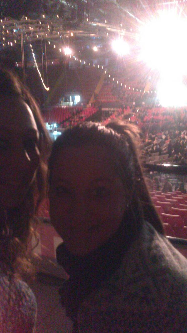 terete921's tweet photo. Pues nada una de circo del sol con mis gordas lirondas @silviaom23 etc (L) http://t.co/bvbgwK0gYe