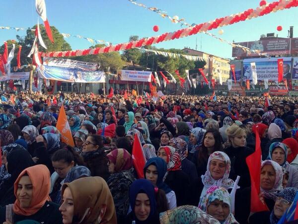 Başbakanın Karadeniz turundaki kalabalıklar gösterdiki Akparti tuzak tuzak büyüyen zafere koşuyor