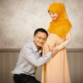 AlifaMuslim's tweet photo. Love u too sayang :') RT @indracameo: Engkau wanita yg kupilih, calon ibu dr anakku.. I love u.. @YaraLowa http://t.co/i2hJy0Q2T5