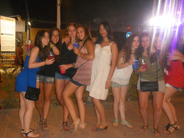 beablanco93's tweet photo. por un 2014 como este 2013 @blanqicuello @irealvarez_12 @LauraAlvarez_8 @saramartinezm8 @anitaamarco @Monique_Monn http://t.co/vTmnx1dqHF
