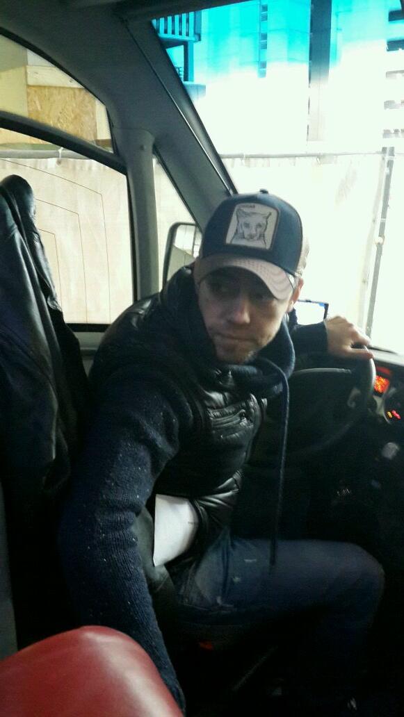 Bengu's tweet photo. Turne otobusumüzün yakışıklı kaptanı @smuratdalkilic :))) http://t.co/pBJ7UnGp52
