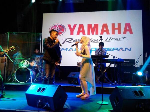 yamahaindonesia's tweet photo. Tamara lagi nyanyi bareng Lyla... Pengen bangetttt #iriBanget #finalCreativeClass http://t.co/7k2SW5Rms7