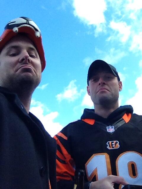 Ajendresteel's tweet photo. Go 'gals. #SuperBowl #getitdone#hoopdreams#muggin' http://t.co/5ehOKp56W5