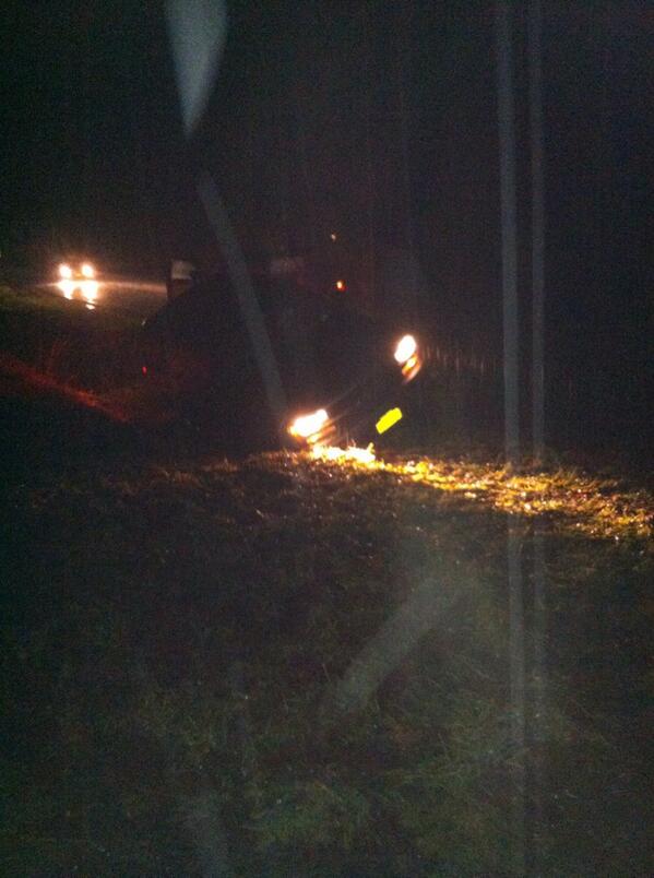 _annaacondaa's tweet image. This is what happens when people let @zbussey12 behind the wheel #firsttimedriving #whoops