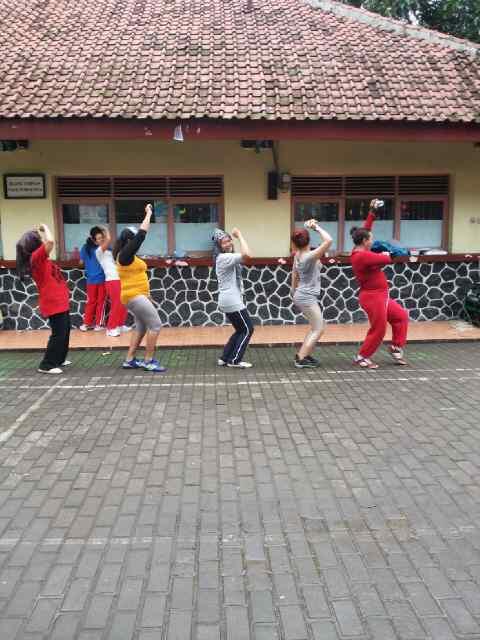 tarka_051's tweet photo. Ibu2 hyper aktif ☺ http://t.co/6NlJEMQPqy