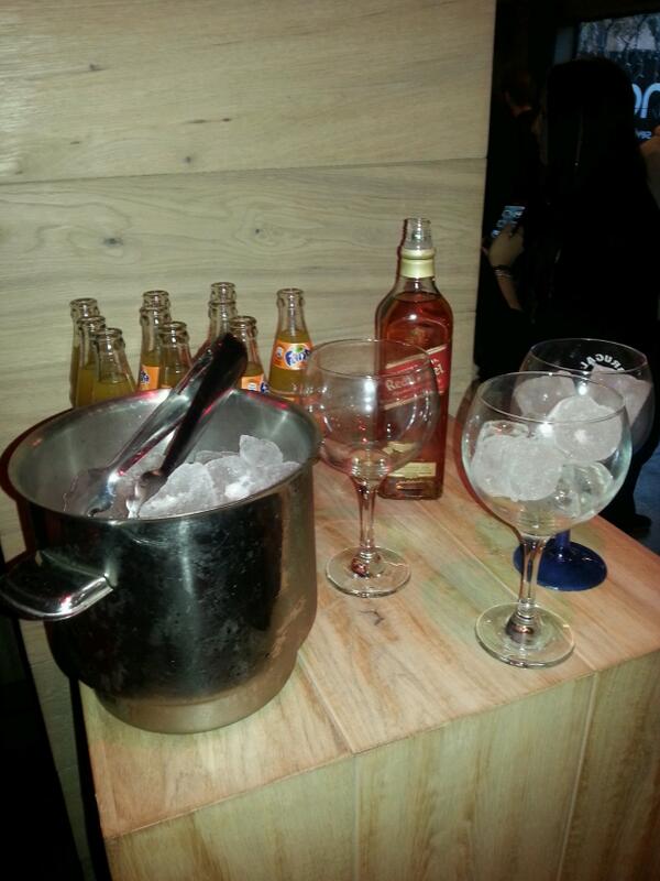 CanteroTomy's tweet photo. 22-12-2013 #Ginger#Sevilla#Fiesta#Reservao#clu clu#copadebalon#JonnyWalker#Grupito @Ermora10 http://t.co/erWiBhKrym