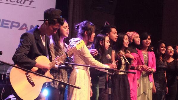 yamahaindonesia's tweet photo. Wow!!!! Mereka membawakan musik & tarian kolaborasi "Semakin di Depan" #Finalcreativeclass http://t.co/wOyF2izfkR