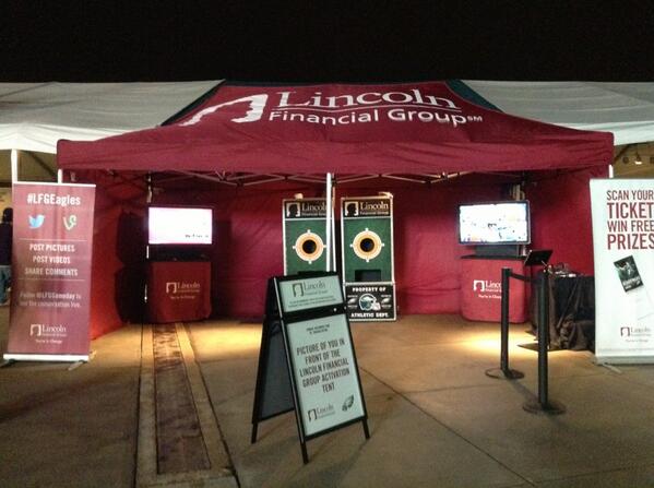 LFGGameday's tweet photo. Come see us in Headhouse Plaza and we'll help you enter to WIN AUTOGRAPHED EAGLES GEAR! @LincolnFinatic @eagles http://t.co/WevvQlp56W
