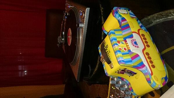 pulsarbeta's tweet photo. Ya estamos por aquí. #360vinyl @YeOldeHomeroSD @lacasetera http://t.co/pQX4n6hXrd