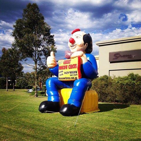 Moscow_Circus's tweet photo. Have you seen our Giant Clowns around?, Upload your pics and don't forget #greatmoscowcircus Follow us on Instagram! http://t.co/r0TMXPVJPo