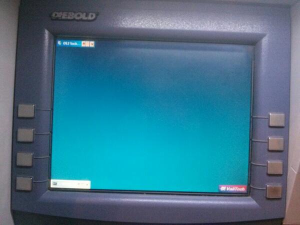FcoJDF's tweet photo. Ir a un cajero y toma OS/2 y ventana de comandos. ¿y ahora para que quiero mi mastercard? #falloinformatico http://t.co/Sd2kTIqFgz