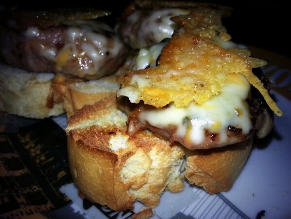 Trío de minihamburguesas d potro y aguacate con gratinado d quesos y crujiente de zanahoria!  #QueDañoHaHechoTopChef