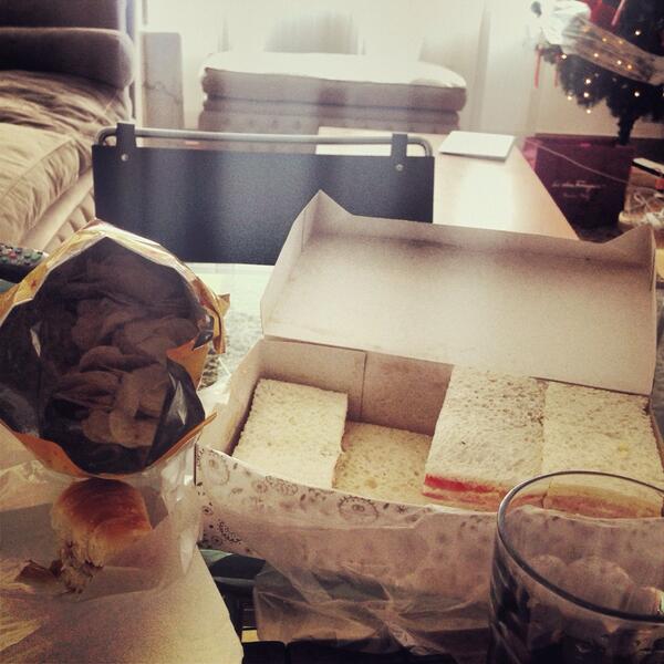 SolangeAbraham's tweet photo. Después de la pile... La mejor combinación lejos #Sandwich #Locatellis #Lays y coca light obvio jaaa #Cope #HeDicho http://t.co/wQ9Wu6dSw5