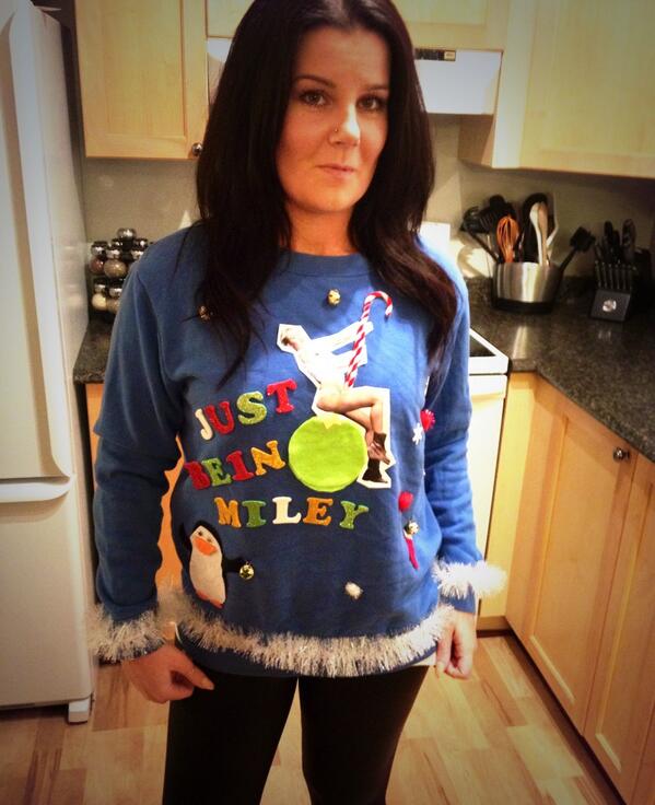ORourkeHolly's tweet photo. Ugly sweater party 🎄🎉🎅 tis the season!!! @MileyCyrus http://t.co/NaV0iCLS3q
