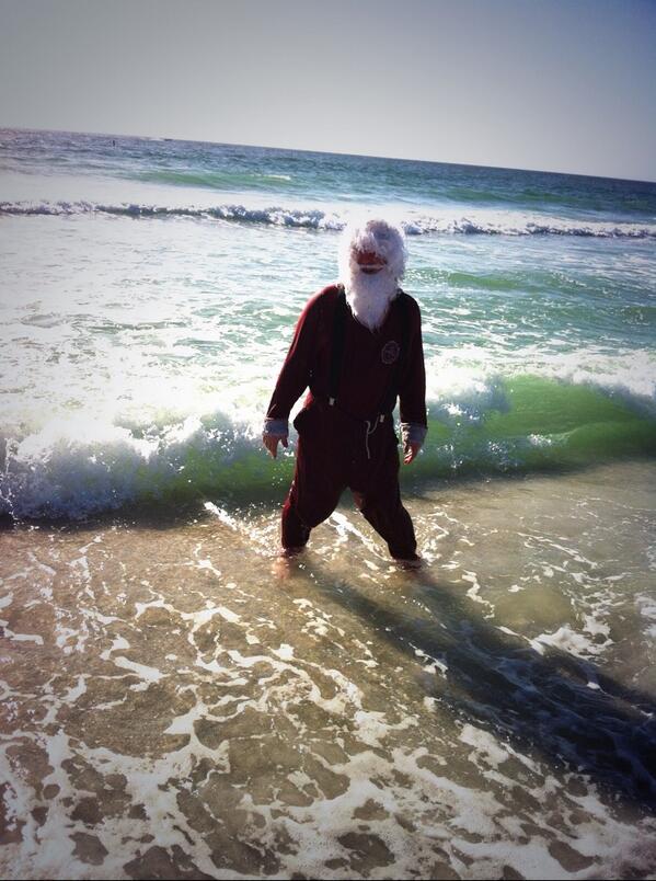 gharrma's tweet photo. Found Santa! (He's in Florida) http://t.co/PUVBpkVga1